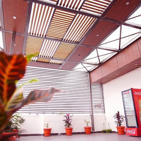 ホテル Sunshine Residency Mancherāl エクステリア 写真